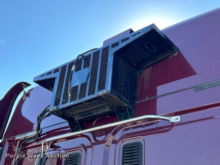 image for item EK3584 2014 Freightliner Cascadia semi truck