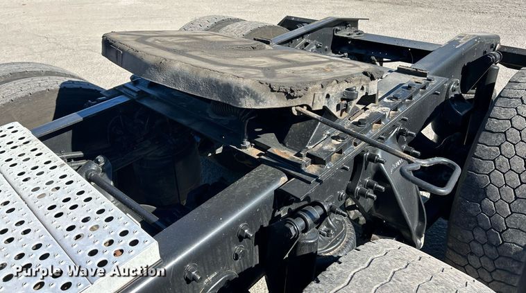 image for item EK3584 2014 Freightliner Cascadia semi truck