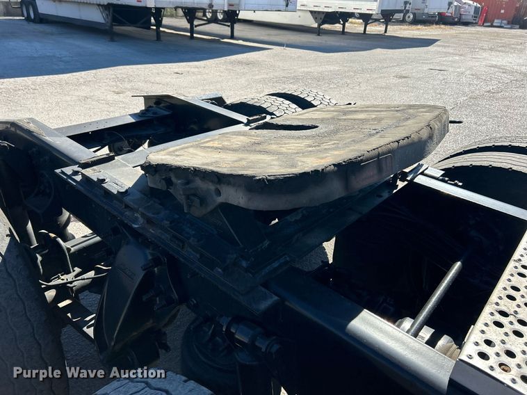 image for item EK3584 2014 Freightliner Cascadia semi truck