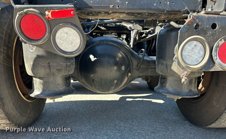 image for item EK3584 2014 Freightliner Cascadia semi truck