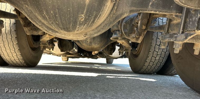 image for item EK3584 2014 Freightliner Cascadia semi truck