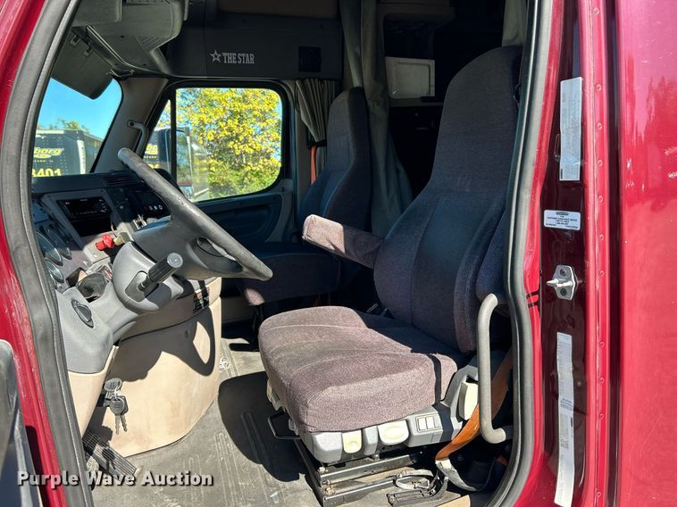 image for item EK3584 2014 Freightliner Cascadia semi truck