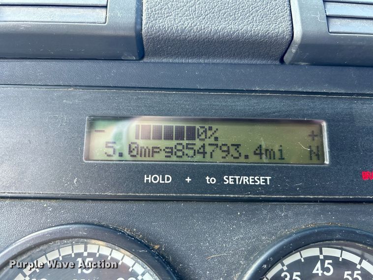 image for item EK3584 2014 Freightliner Cascadia semi truck