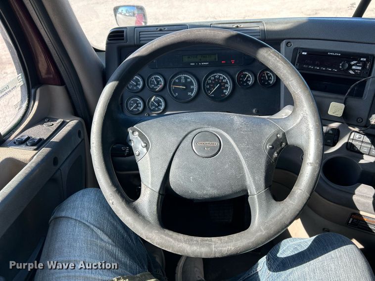 image for item EK3584 2014 Freightliner Cascadia semi truck