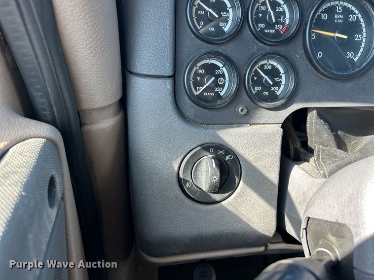 image for item EK3584 2014 Freightliner Cascadia semi truck