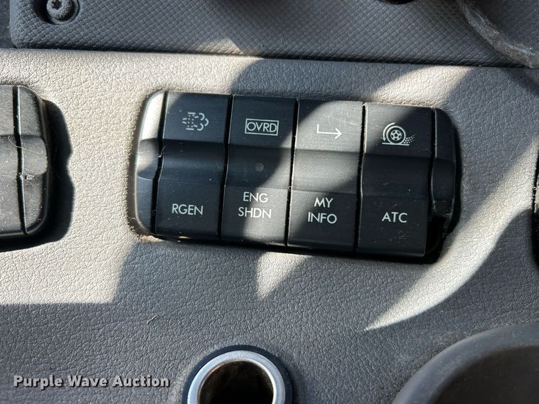 image for item EK3584 2014 Freightliner Cascadia semi truck