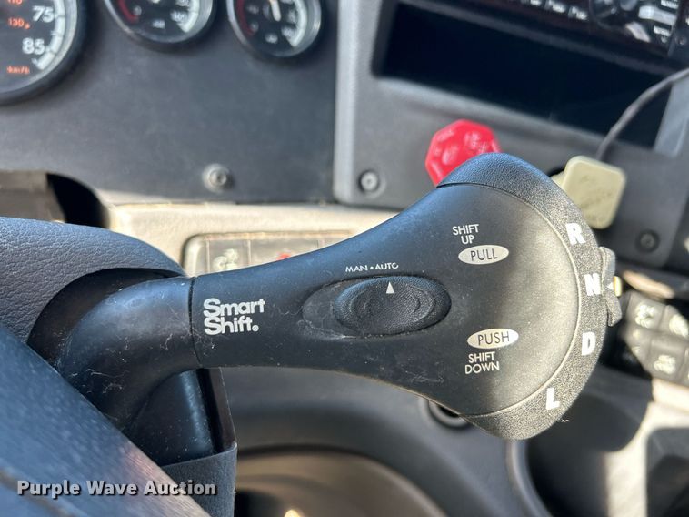 image for item EK3584 2014 Freightliner Cascadia semi truck