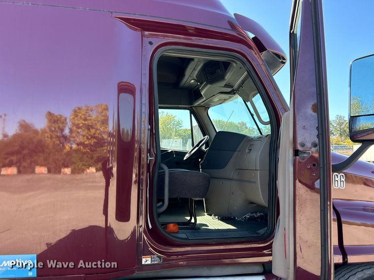 image for item EK3584 2014 Freightliner Cascadia semi truck