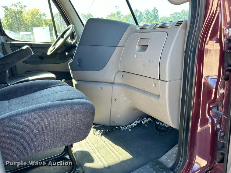 image for item EK3584 2014 Freightliner Cascadia semi truck