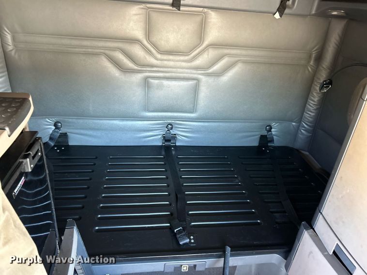 image for item EK3584 2014 Freightliner Cascadia semi truck