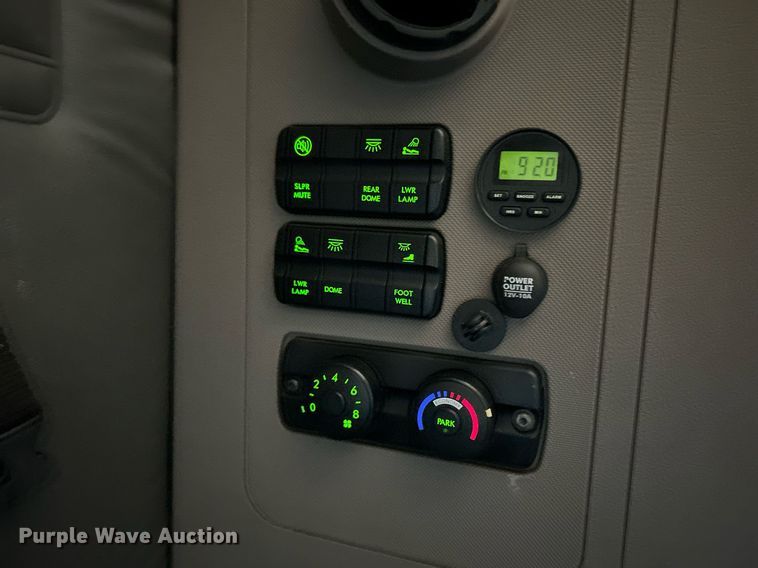 image for item EK3584 2014 Freightliner Cascadia semi truck