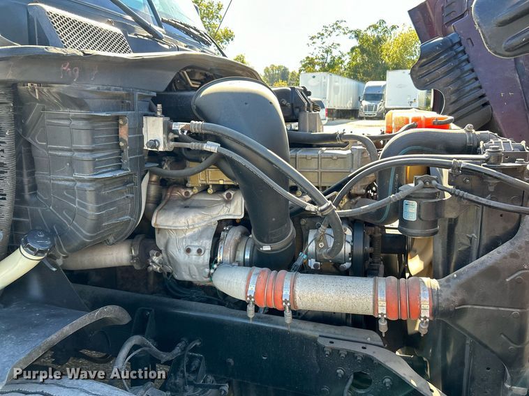 image for item EK3584 2014 Freightliner Cascadia semi truck