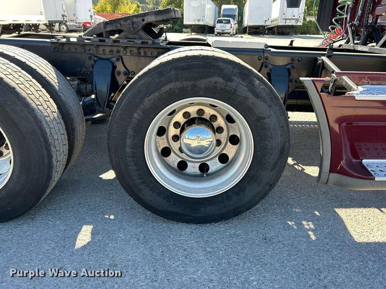 image for item EK3584 2014 Freightliner Cascadia semi truck