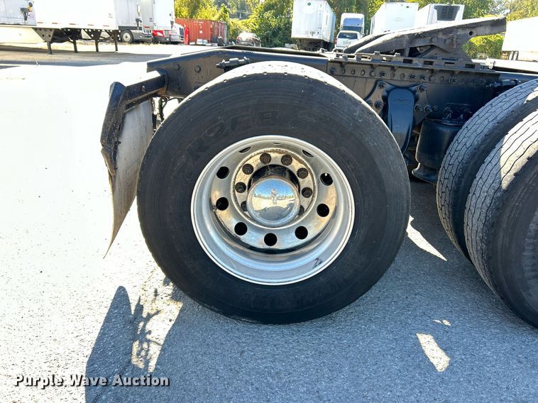 image for item EK3584 2014 Freightliner Cascadia semi truck