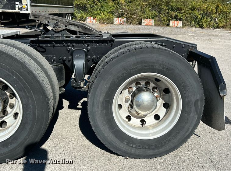 image for item EK3584 2014 Freightliner Cascadia semi truck