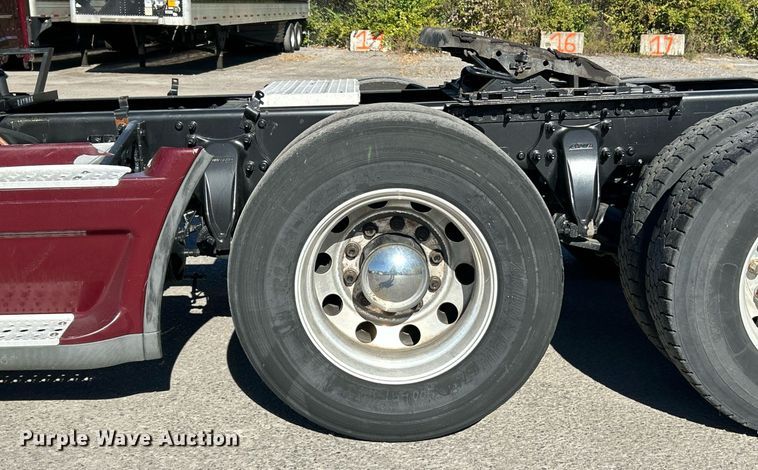 image for item EK3584 2014 Freightliner Cascadia semi truck