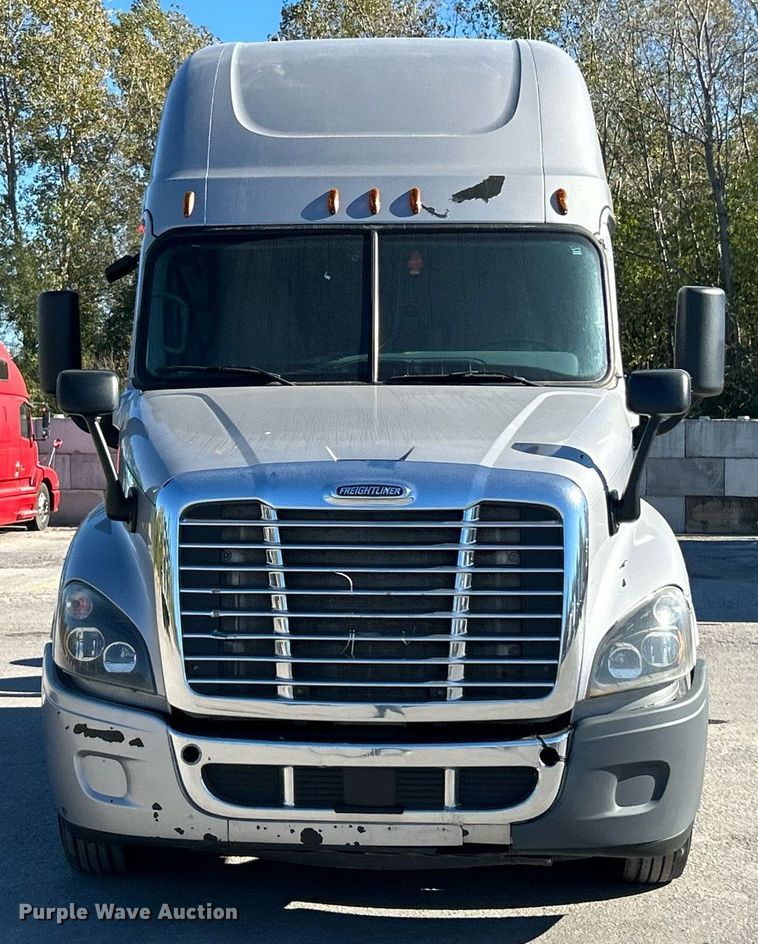 image for item EK3585 2016 Freightliner  Cascadia 125 Evolution semi truck