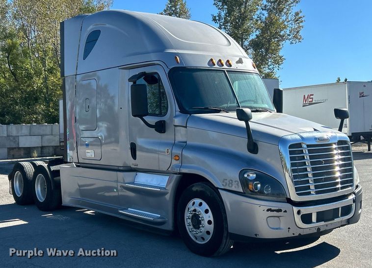 image for item EK3585 2016 Freightliner  Cascadia 125 Evolution semi truck