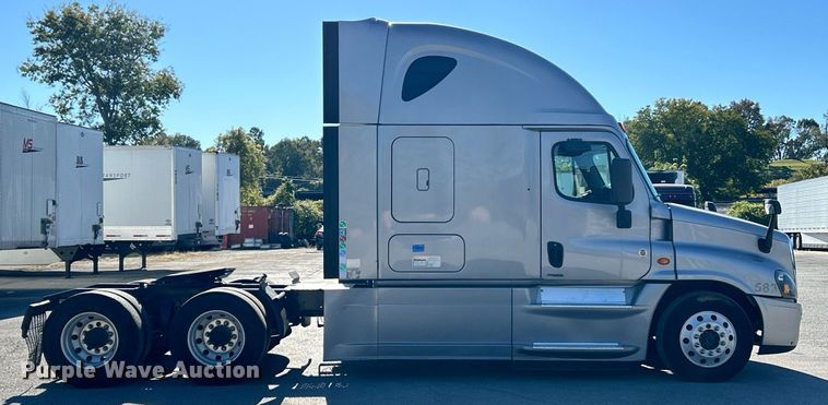 image for item EK3585 2016 Freightliner  Cascadia 125 Evolution semi truck