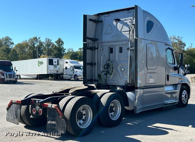 image for item EK3585 2016 Freightliner  Cascadia 125 Evolution semi truck