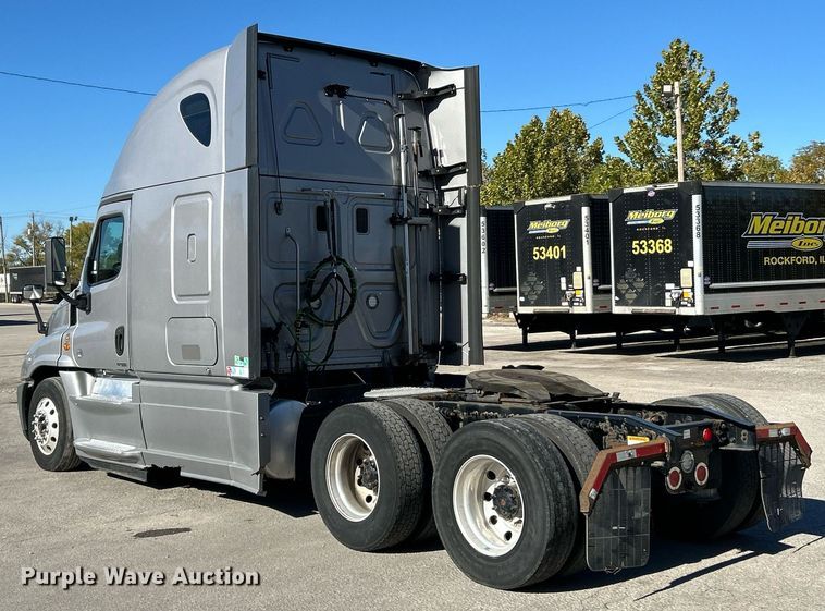 image for item EK3585 2016 Freightliner  Cascadia 125 Evolution semi truck
