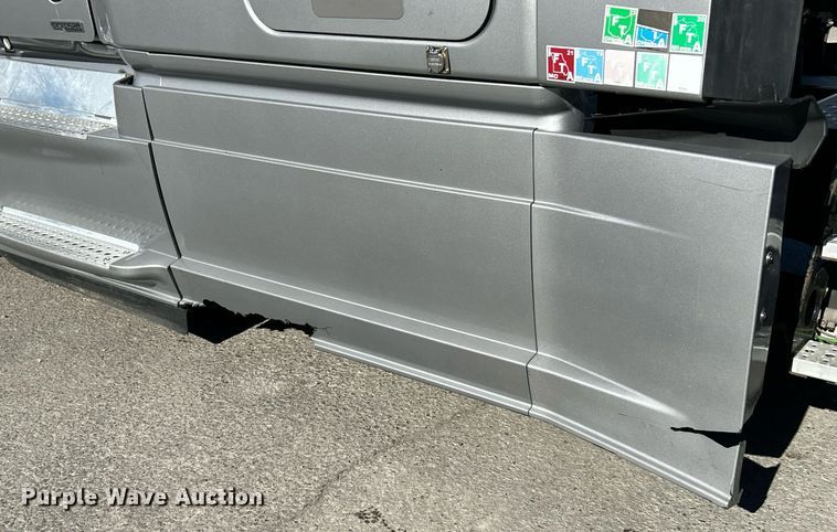 image for item EK3585 2016 Freightliner  Cascadia 125 Evolution semi truck