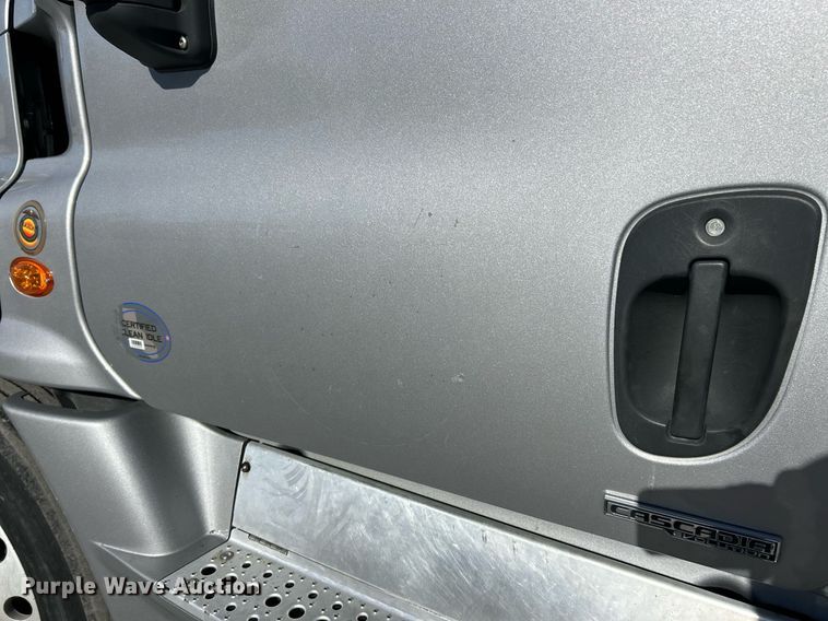 image for item EK3585 2016 Freightliner  Cascadia 125 Evolution semi truck