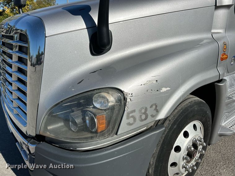 image for item EK3585 2016 Freightliner  Cascadia 125 Evolution semi truck