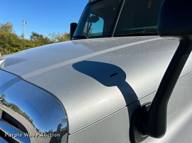 image for item EK3585 2016 Freightliner  Cascadia 125 Evolution semi truck