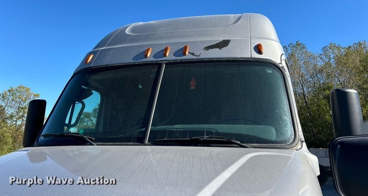 image for item EK3585 2016 Freightliner  Cascadia 125 Evolution semi truck