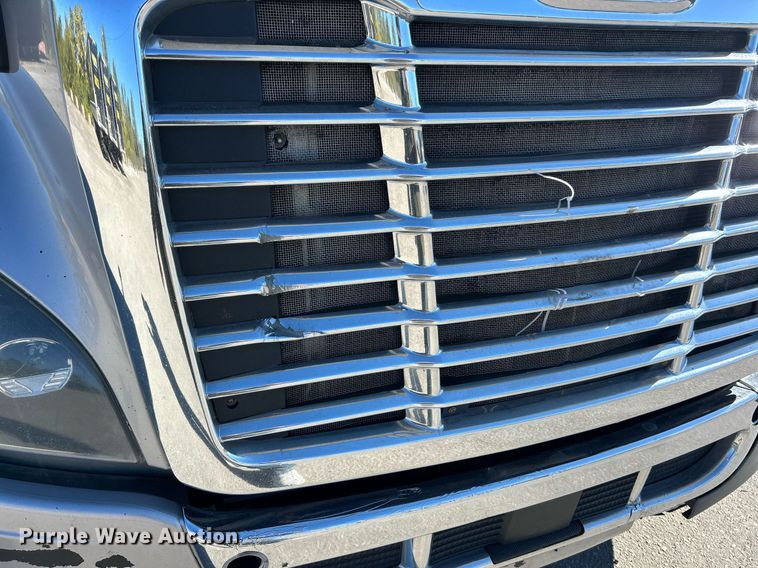 image for item EK3585 2016 Freightliner  Cascadia 125 Evolution semi truck