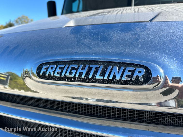 image for item EK3585 2016 Freightliner  Cascadia 125 Evolution semi truck