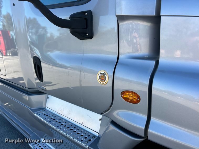 image for item EK3585 2016 Freightliner  Cascadia 125 Evolution semi truck