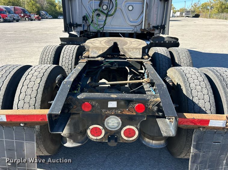 image for item EK3585 2016 Freightliner  Cascadia 125 Evolution semi truck