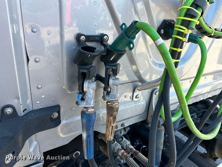 image for item EK3585 2016 Freightliner  Cascadia 125 Evolution semi truck