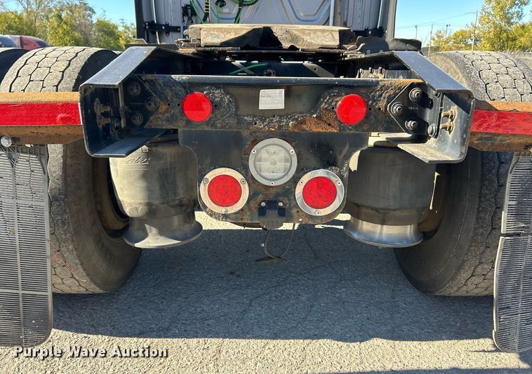 image for item EK3585 2016 Freightliner  Cascadia 125 Evolution semi truck