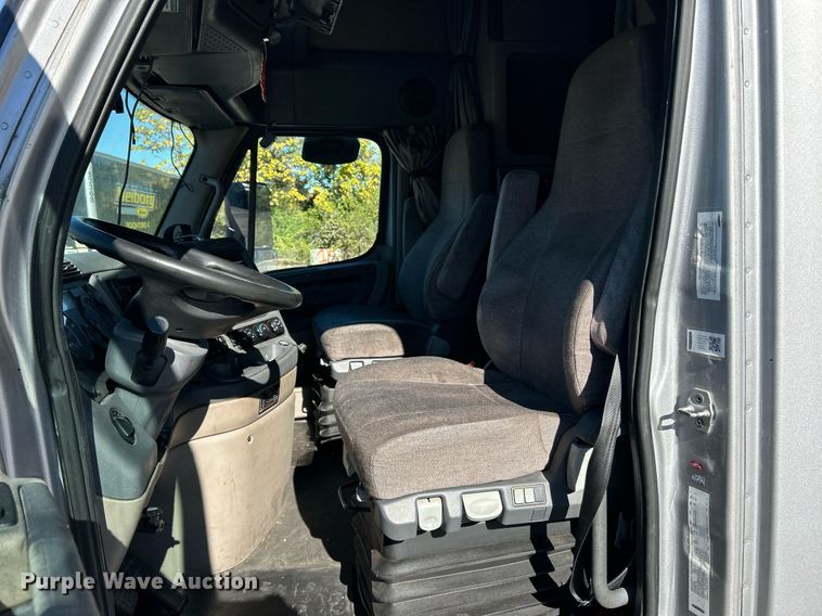 image for item EK3585 2016 Freightliner  Cascadia 125 Evolution semi truck