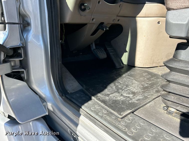 image for item EK3585 2016 Freightliner  Cascadia 125 Evolution semi truck