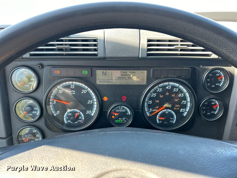 image for item EK3585 2016 Freightliner  Cascadia 125 Evolution semi truck