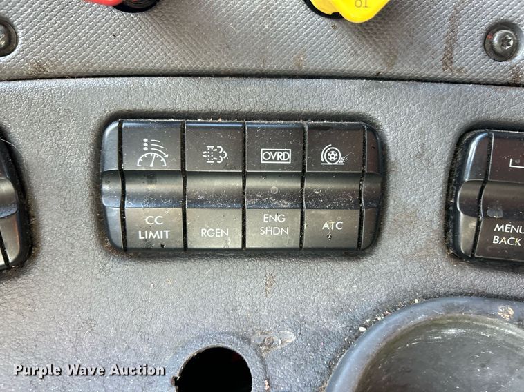 image for item EK3585 2016 Freightliner  Cascadia 125 Evolution semi truck