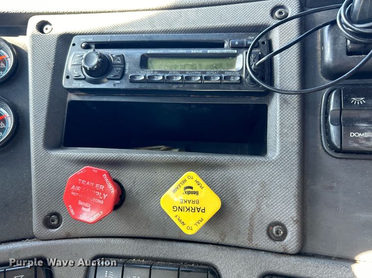 image for item EK3585 2016 Freightliner  Cascadia 125 Evolution semi truck