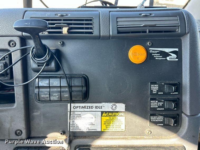 image for item EK3585 2016 Freightliner  Cascadia 125 Evolution semi truck