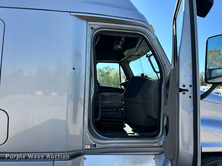 image for item EK3585 2016 Freightliner  Cascadia 125 Evolution semi truck