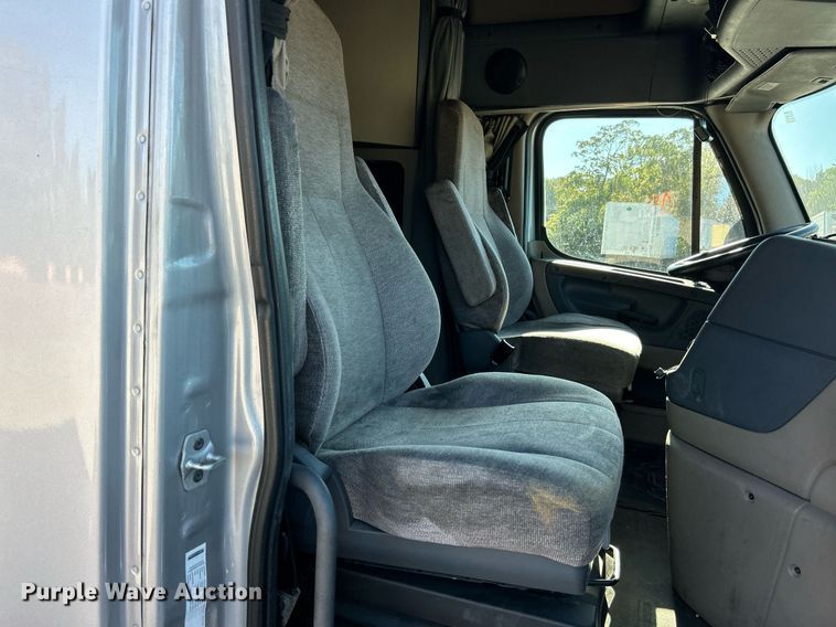 image for item EK3585 2016 Freightliner  Cascadia 125 Evolution semi truck