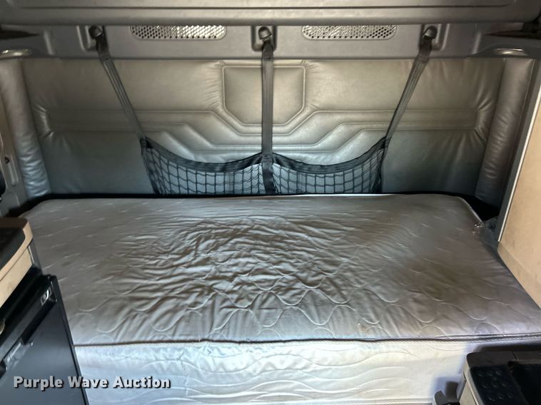 image for item EK3585 2016 Freightliner  Cascadia 125 Evolution semi truck