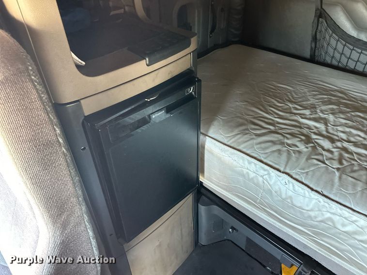 image for item EK3585 2016 Freightliner  Cascadia 125 Evolution semi truck