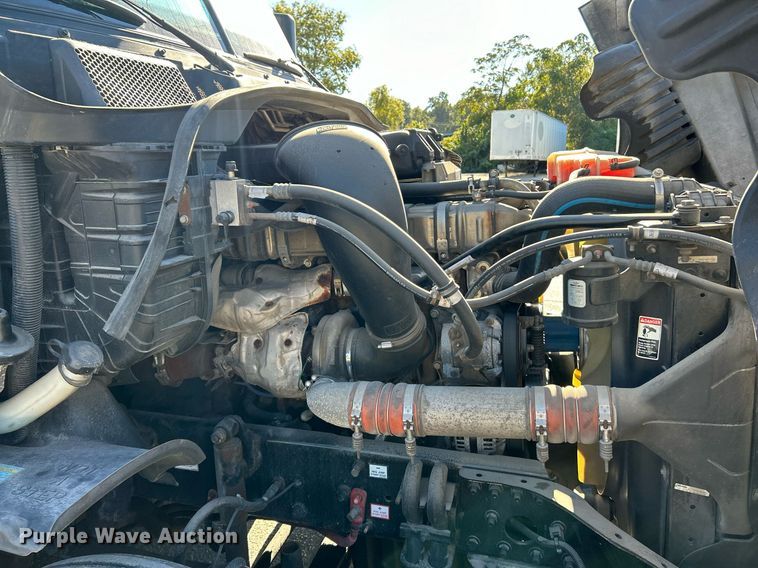 image for item EK3585 2016 Freightliner  Cascadia 125 Evolution semi truck