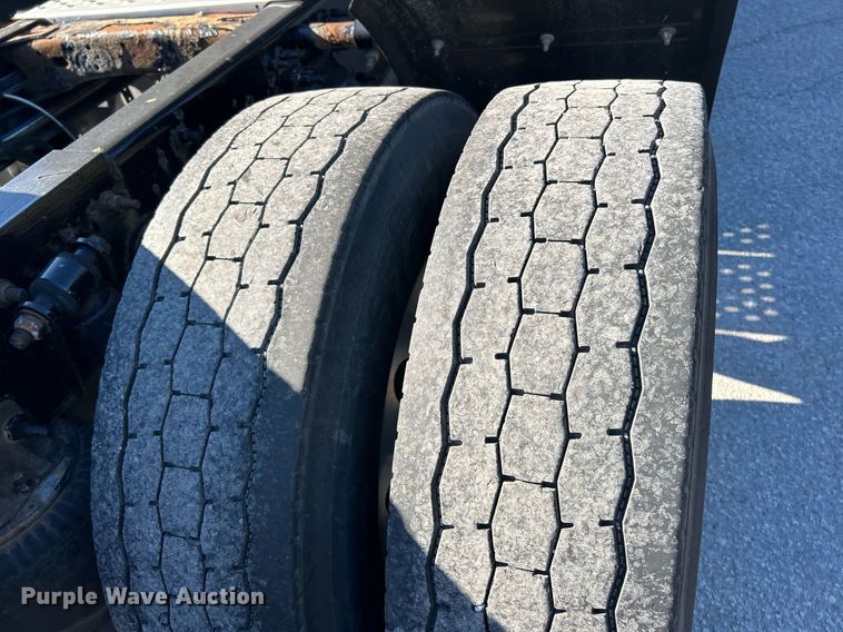 image for item EK3585 2016 Freightliner  Cascadia 125 Evolution semi truck