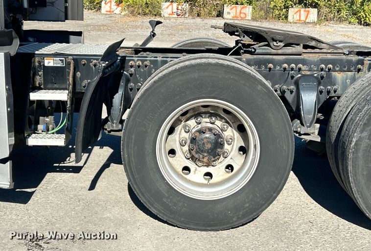 image for item EK3585 2016 Freightliner  Cascadia 125 Evolution semi truck