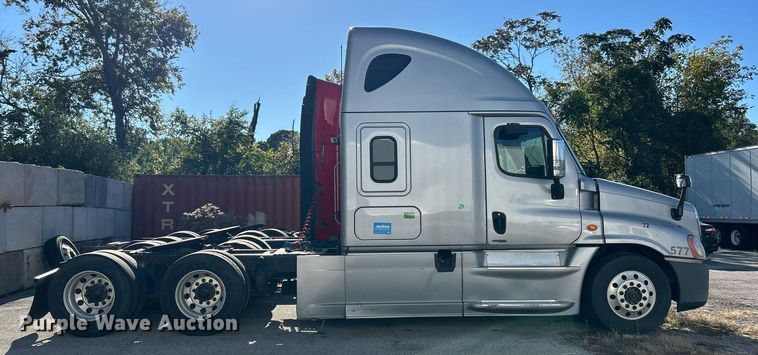image for item EK3586 2016 Freightliner Cascadia 125 Evolution  semi truck